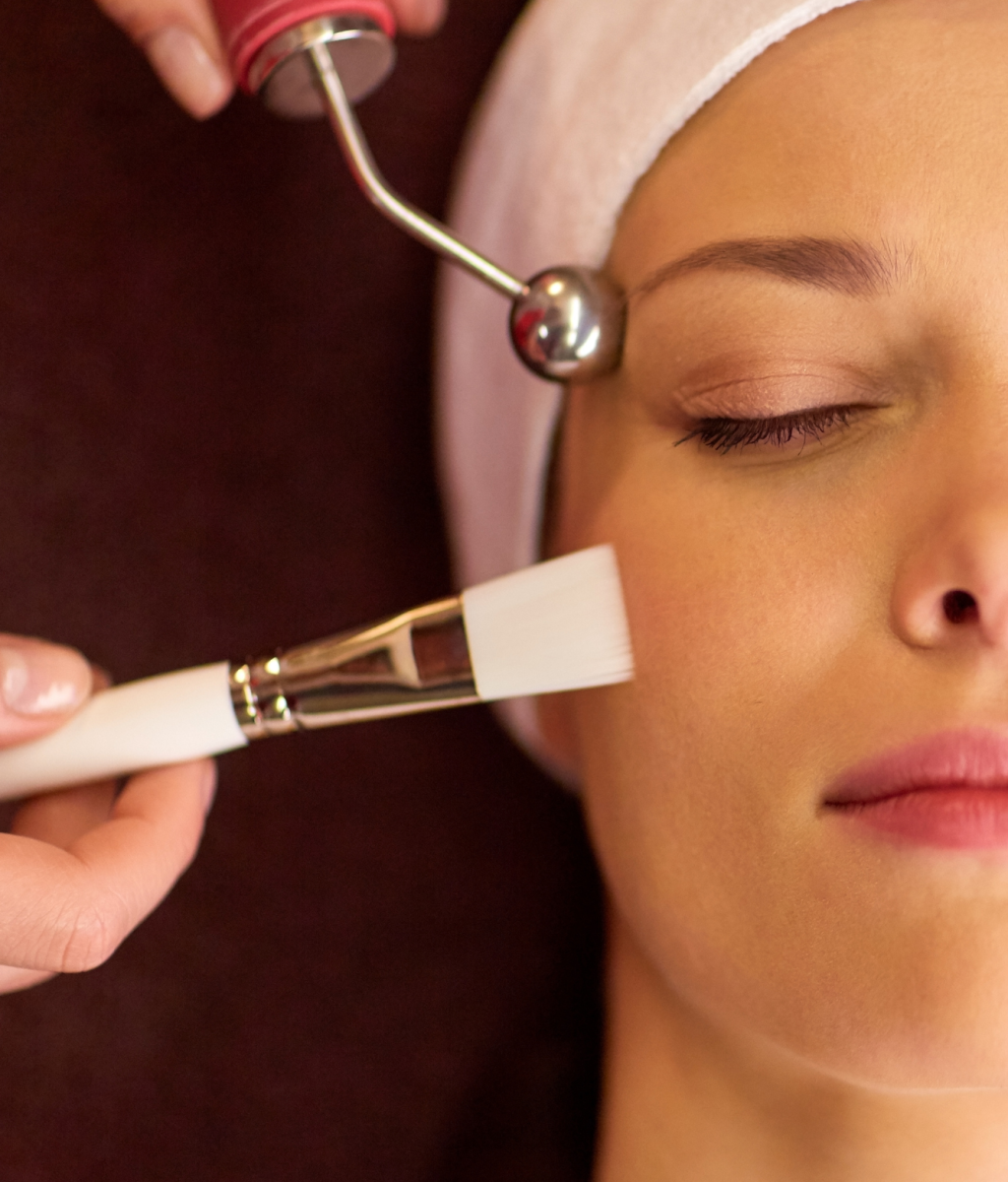 Dermcure skin, hair, and laser center dr. Aastha Shukla and Dr. Utkarsh Shukla